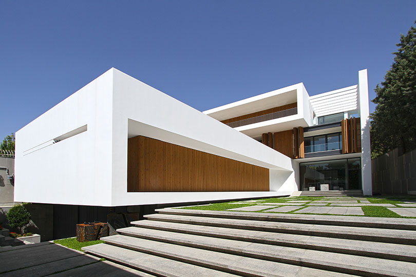خانه‌ کبوتر، لواسان / دفتر معماری فتوره‌چیانی (حمید و مجید فتوره‌چیانی): برنده جایزه ساختمان سال 1396
